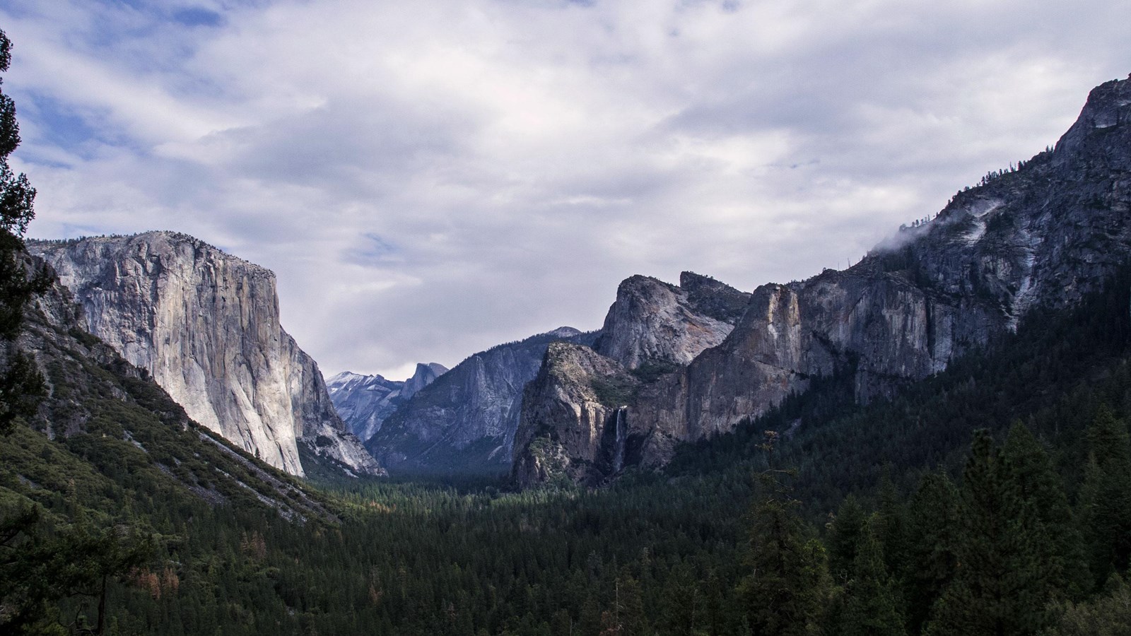 Granite cliffs above Yosemite Valley